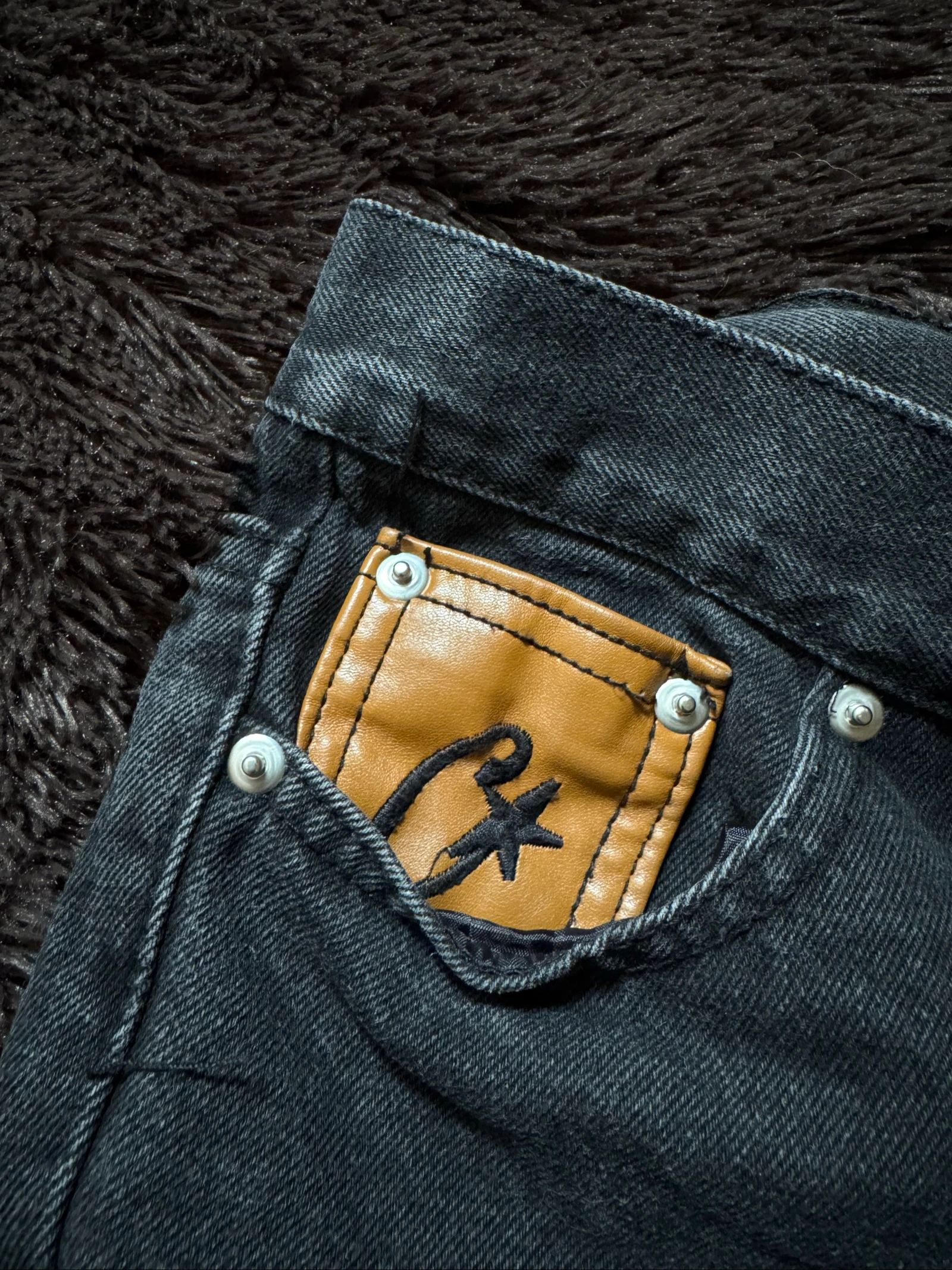 Distressed denim pants – photo 5